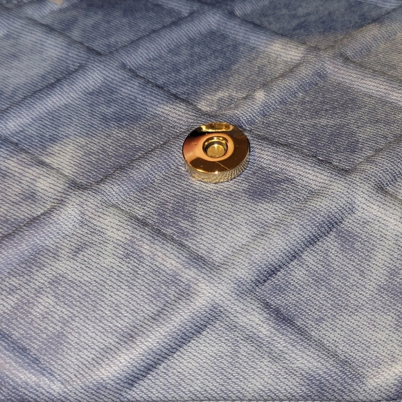 Gold chain cross body bag - Picture 3 of 6